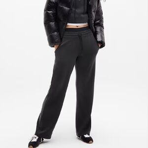 Athleta Seasoft Mid Rise Straight Pant in black